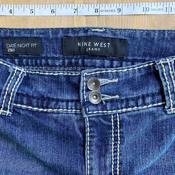 NINE WEST  Date Night Fit Embroidered Rhinestone Capri Jeans‎ - Picture 6 of 7